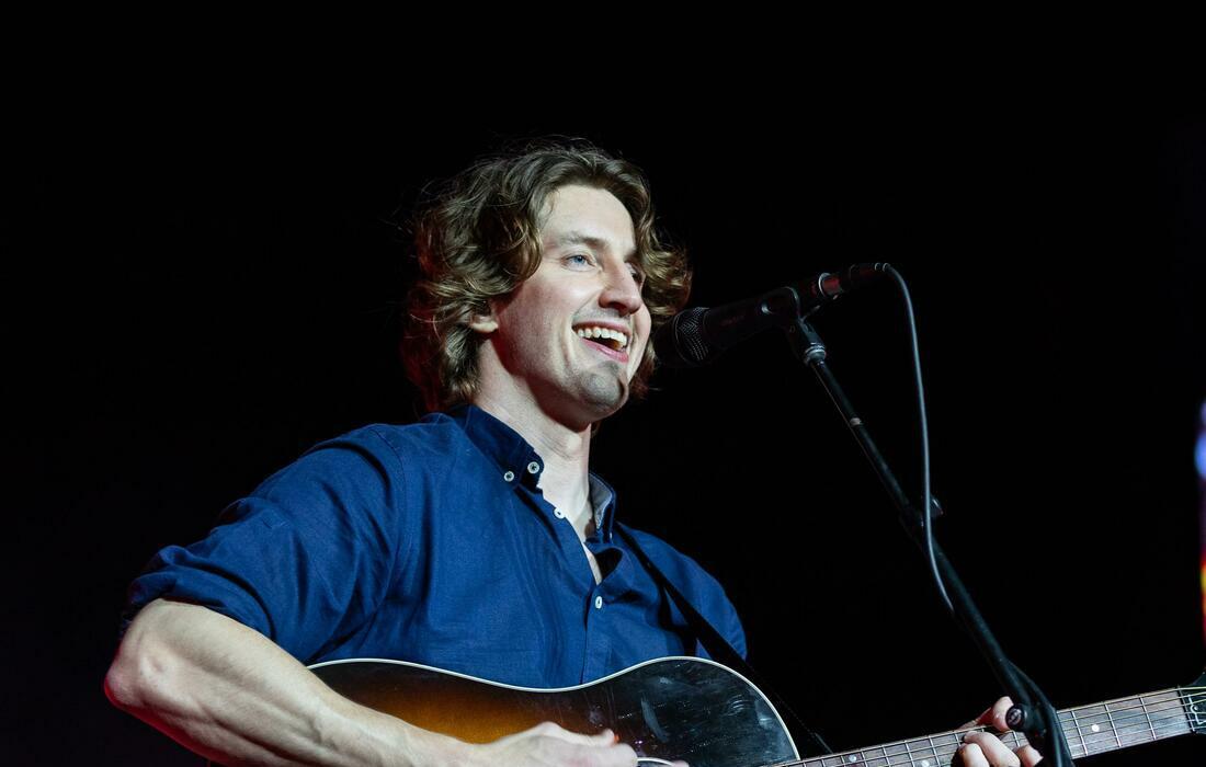 Dean Lewis