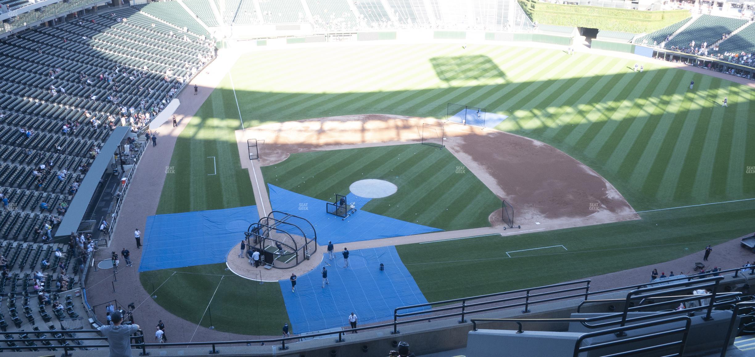 Seating view for Guaranteed Rate Field Section 528